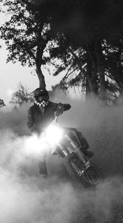 Steve Dubbeldam kicking up dust on his bike
