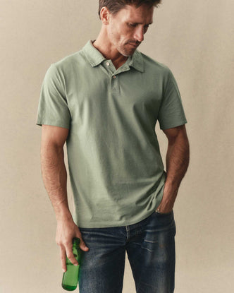 fit model posing in The Cotton Hemp Polo in Sage