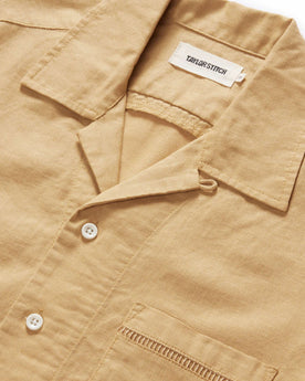 material shot of the camp collar on The Short Sleeve Hawthorne in Wheat, Wovens by Taylor Stitch