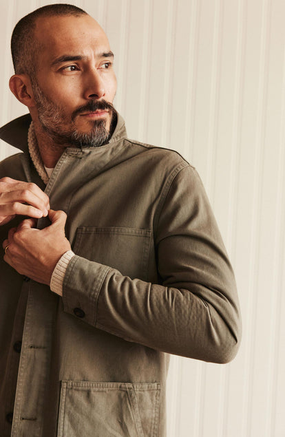 fit model adjusting The Ojai Jacket in Organic Smoked Olive Foundation Twill