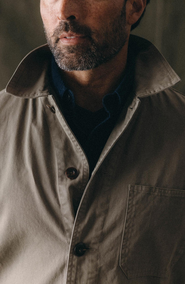 fit model adjusting The Ojai Jacket in Organic Smoked Olive Foundation Twill