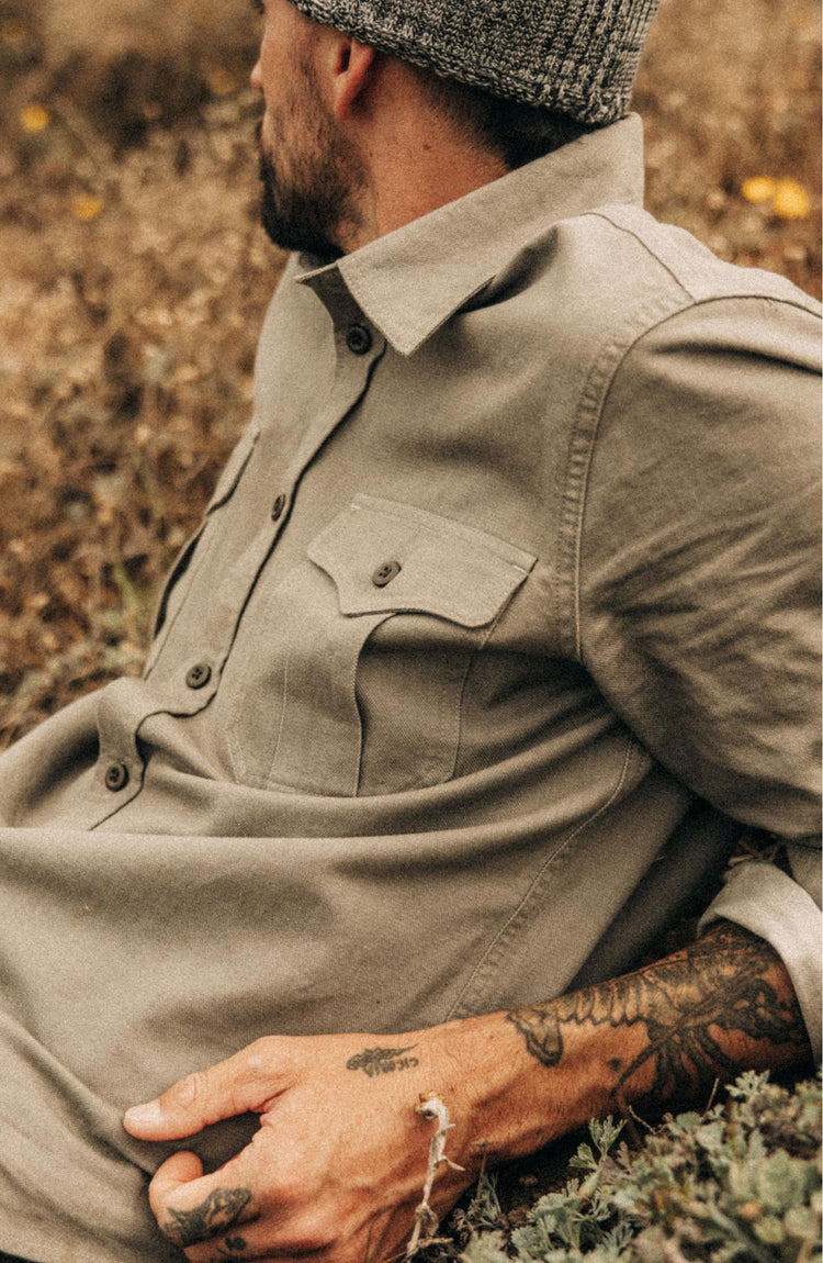 fit model wearing The Saddler Shirt in Smoked Olive Twill