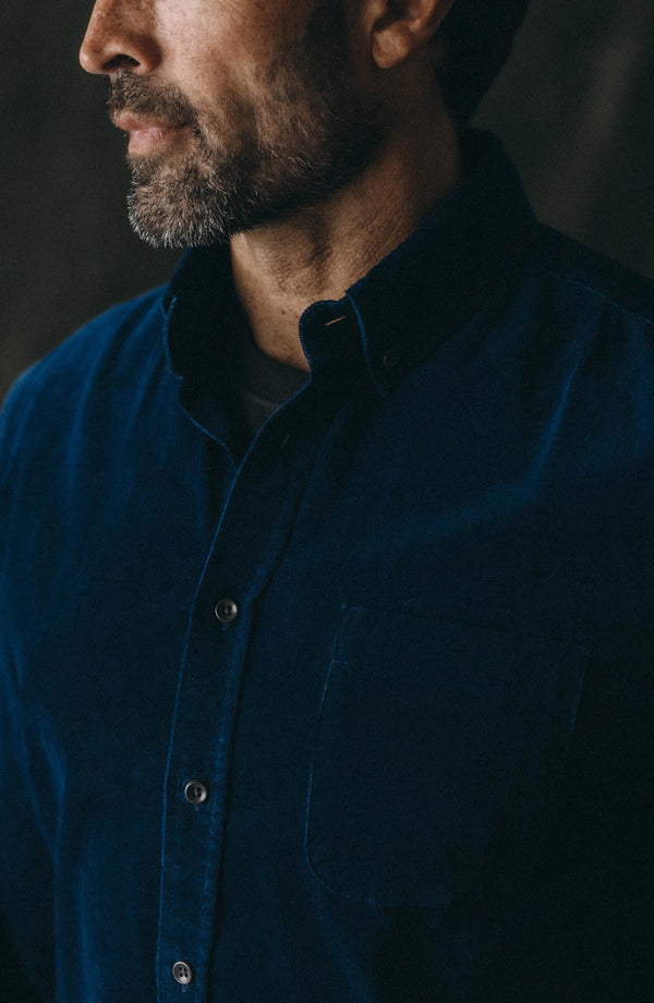 fit model showing off The Jack in Heather Rinsed Indigo Pincord