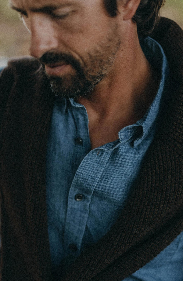 fit model showing off the collar on The Jack in Indigo Check Linen