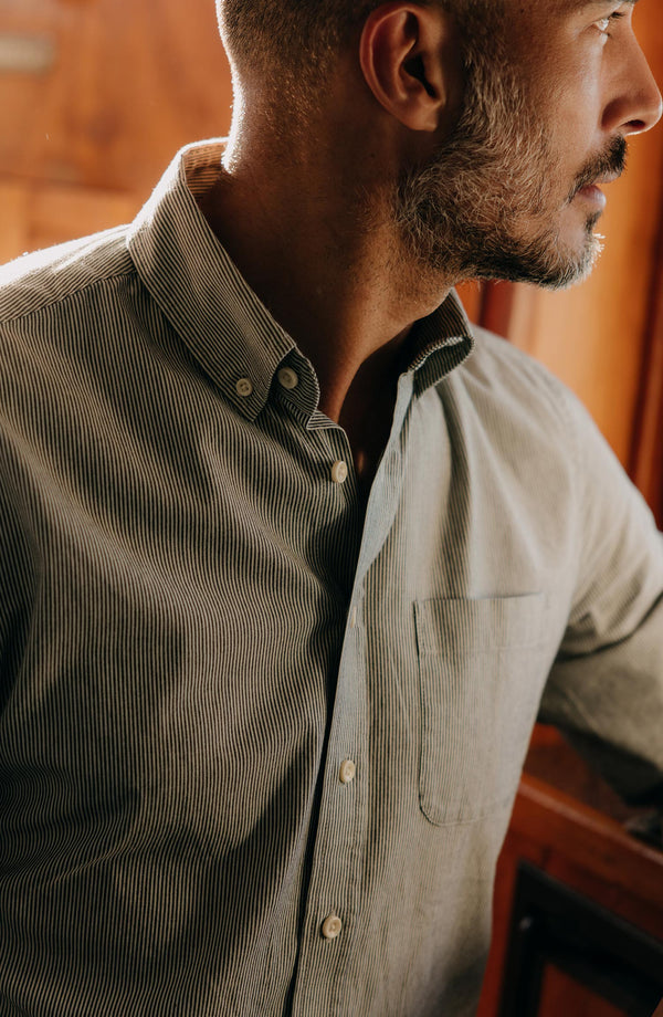fit model showing off The Jack in Rinsed Indigo Stripe Chambray