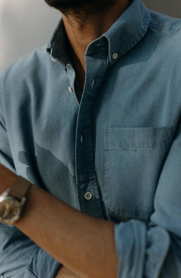 fit model walking wearing The Jack in Washed Indigo Oxford