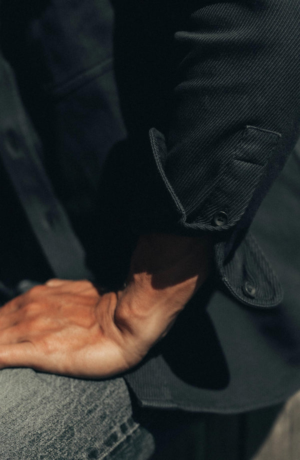 fit model showing off the sleeves on The Ledge Shirt in Dark Navy Twill