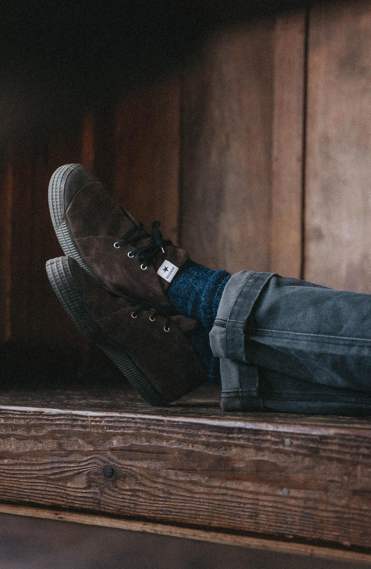 fit model wearing The Camp Pant in Coal Chipepd Canvas