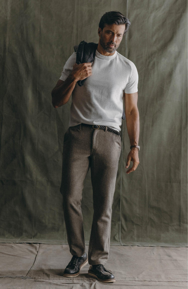 fit model posing in The Organic Cotton Shop Tee in Oat Twist