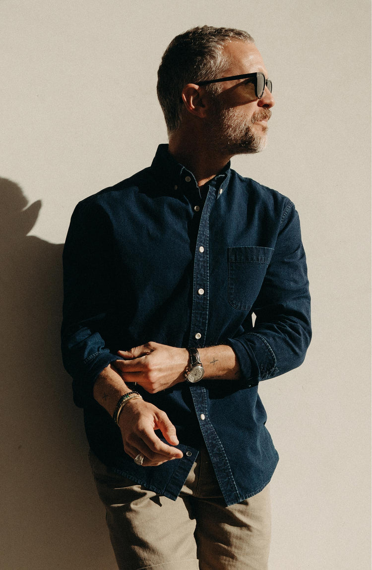 fit model leaning against the wall wearing The Jack in Indigo Oxford