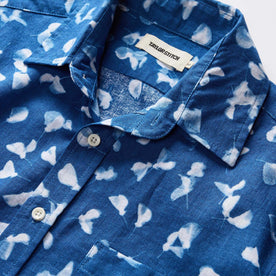 material shot of the collar on The Short Sleeve California in Dark Navy Ginkgo