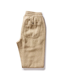 fit model showing the elastic cuffs on The Apres Pant in Oat Linen Tweed