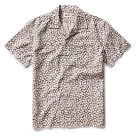 flatlay of The Short Sleeve Hawthorne in Fig Floral