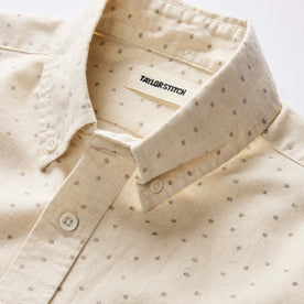 material shot of the button down collar on The Short Sleeve Jack in Heather Oat Dot