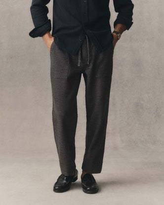 fit model showing off The Breakwater Pant in Charcoal Sashiko