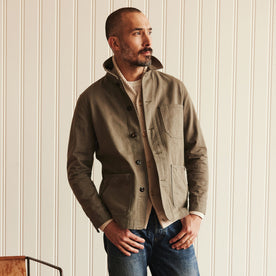 fit model posing in The Ojai Jacket in Organic Smoked Olive Foundation Twill