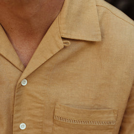fit model showing the front chest pocket detail on The Short Sleeve Hawthorne in Wheat