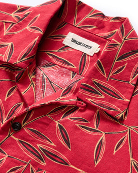 material shot of the camp collar on The Short Sleeve Hawthorne in Scarlet Thatch, Wovens by Taylor Stitch