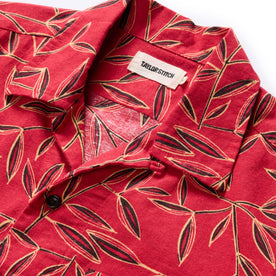 material shot of the camp collar on The Short Sleeve Hawthorne in Scarlet Thatch