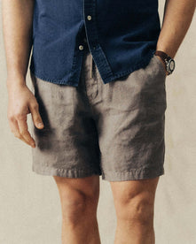 fit model showing off the pockets on The Apres Short in Canteen Hemp