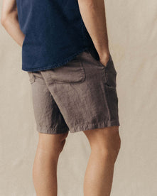 fit model showing off the back pockets on The Apres Short in Canteen Hemp