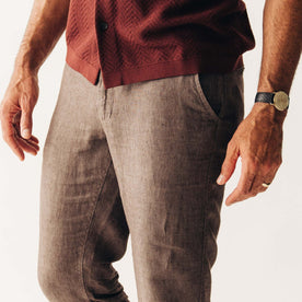 fit model showing off the texture on The Easy Pant in Cocoa Linen