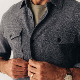 fit model buttoning up The Point Shirt in Heather Blue Linen Tweed