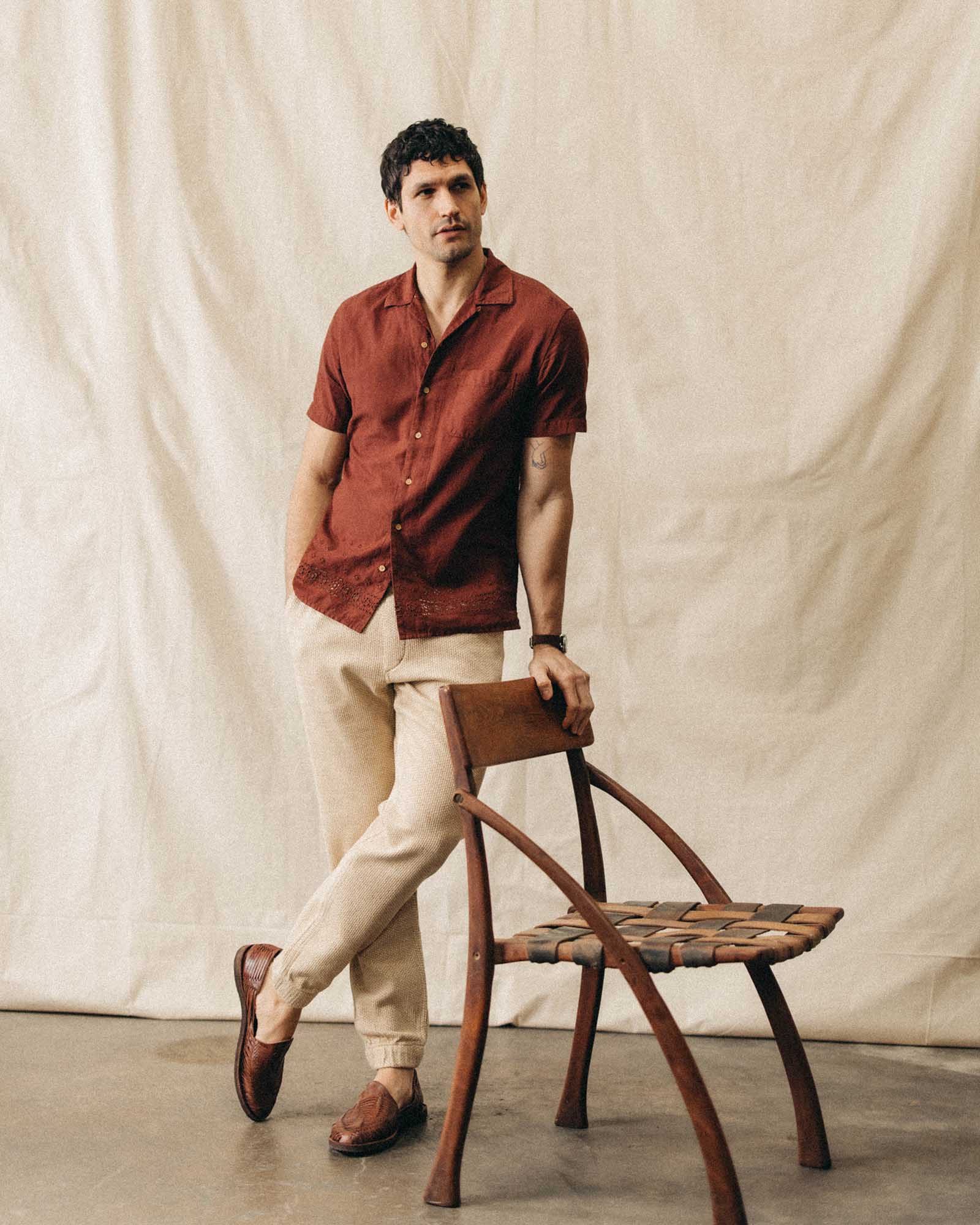 【ワイン（66）】Anna Tieback Shirt The Hawthorne Shirt in Red Wine Border Eyelet | Taylor Stitch