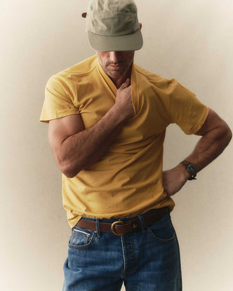 fit model showing off The Cotton Hemp Tee in Goldfinch