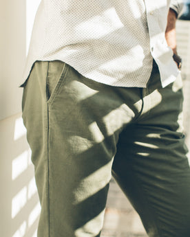 Fit model, Pants by Taylor Stitch