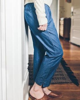 Fit model, Pants by Taylor Stitch