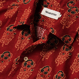 material shot of the collar on The Short Sleeve Hawthorne in Rust Floral