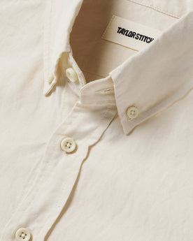 material shot of the collar on The Short Sleeve Jack in Natural and Espresso, Wovens by Taylor Stitch