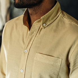 fit model showing the collar on The Jack in Sesame Oxford