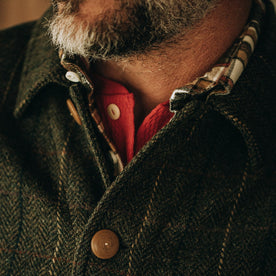 fit model wearing The Ojai Jacket in Olive Tweed Herringbone, chest detail