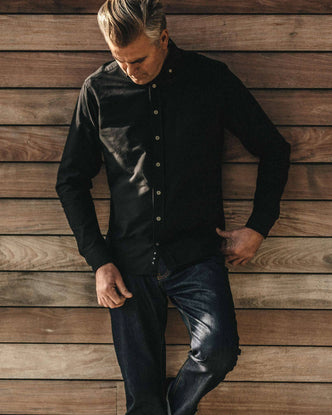 Our fit model in The Jack in Black Everyday Oxford