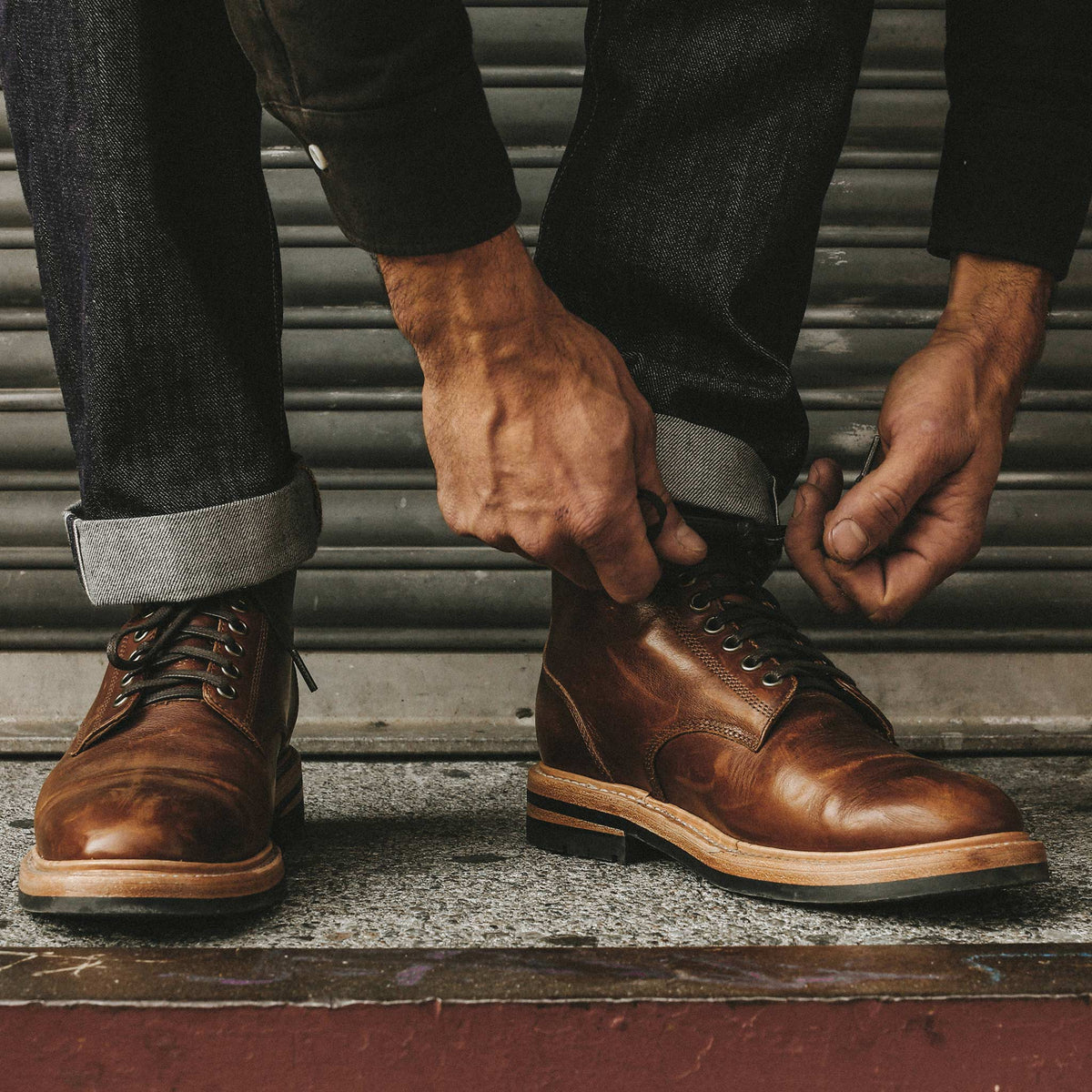 The Trench Boot in Whiskey | Taylor Stitch display picture 3