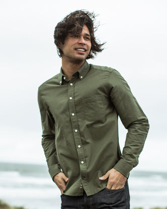 Our fit model wearing The Jack in Army Everyday Oxford.
