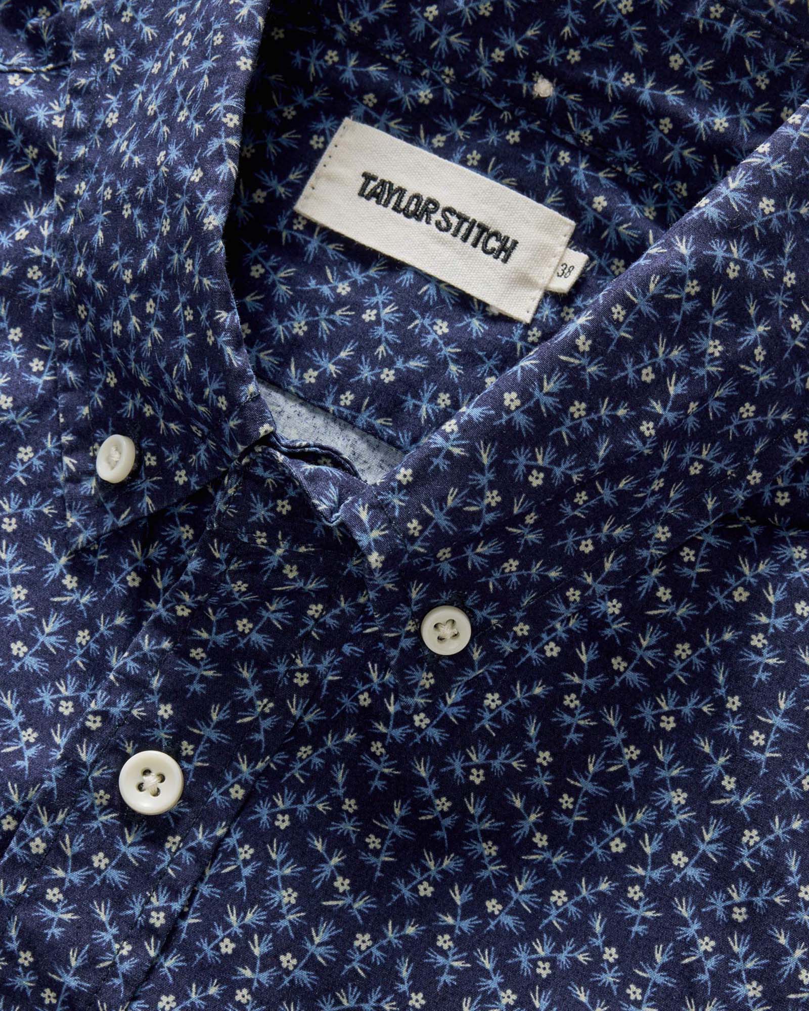 material shot of the collar on The Short Sleeve Jack in Falling Floral, Wovens by Taylor Stitch