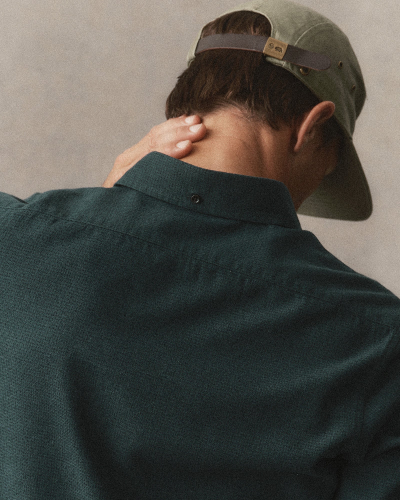 fit model showing off the back of The Jack in Spruce Houndstooth, Wovens by Taylor Stitch