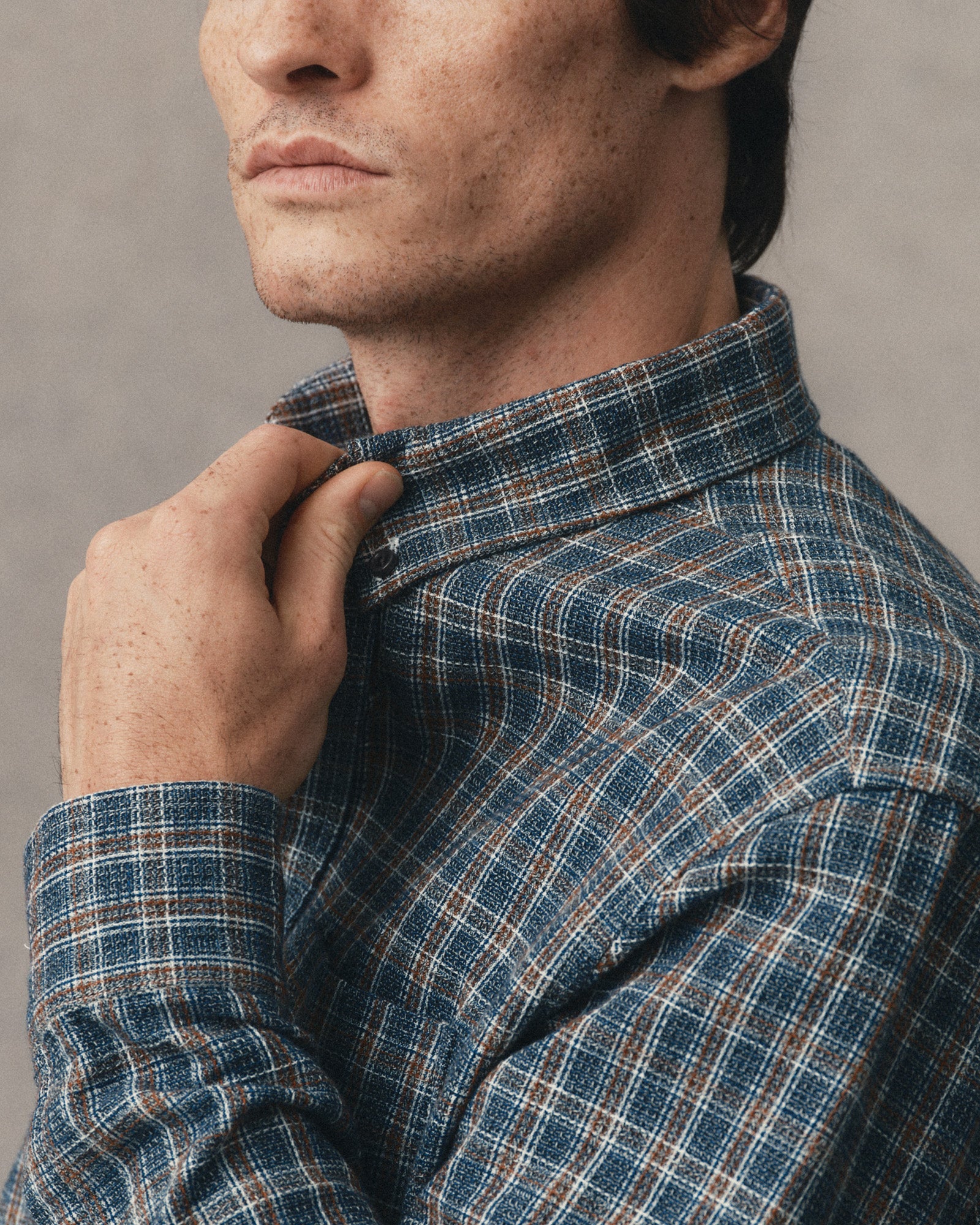fit model showing off the collar on The Jack in Valley Plaid Waffle, Wovens by Taylor Stitch