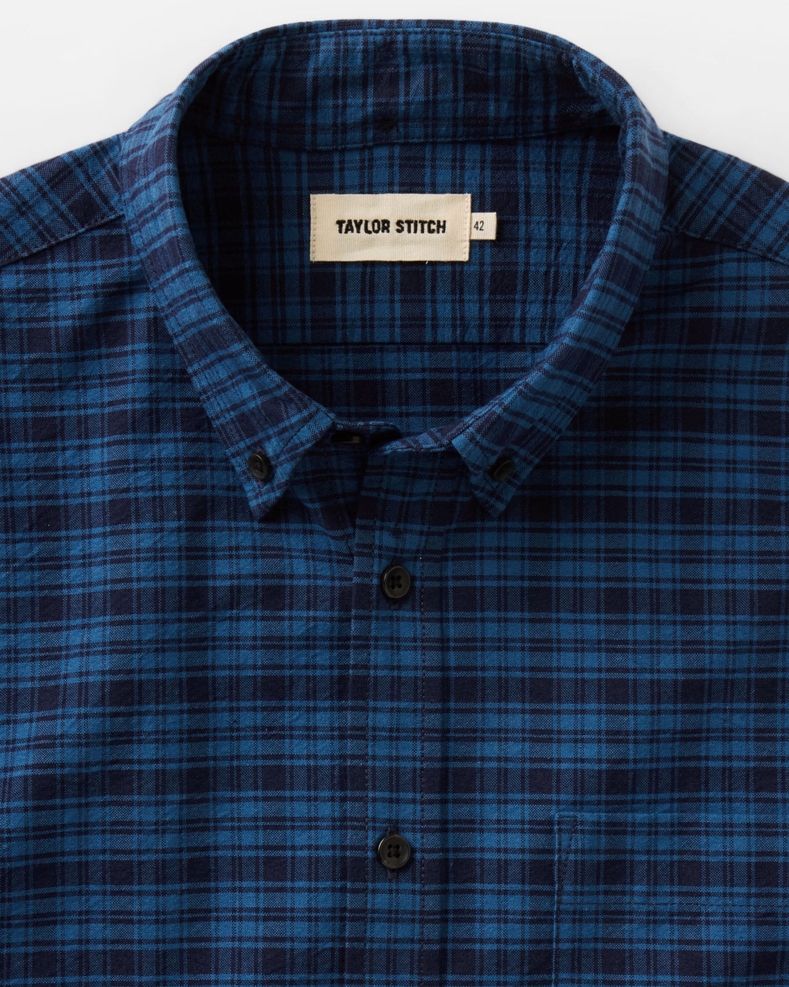 material shot of the collar on The Jack in Crescent Plaid Oxford, Wovens by Taylor Stitch