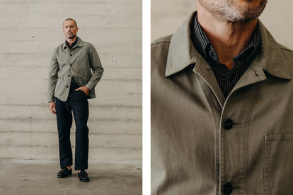 fit model posing in The Ojai Jacket in Organic Smoked Olive Foundation Twill
