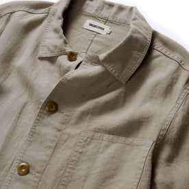 material shotof the collar on The Ojai Jacket in Arid Eucalyptus Hemp