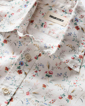 material shot of the collar on The Short Sleeve California in Vintage Botanical, Wovens by Taylor Stitch