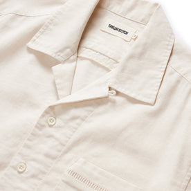 material shot of the camp collar of The Short Sleeve Hawthorne in Birch