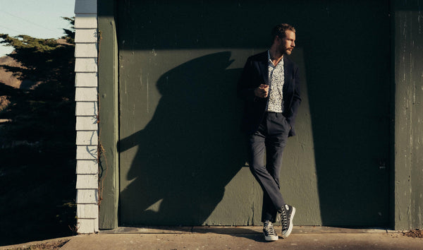 fit model walking wearing The Stevens Suit in Navy Linen Seersucker