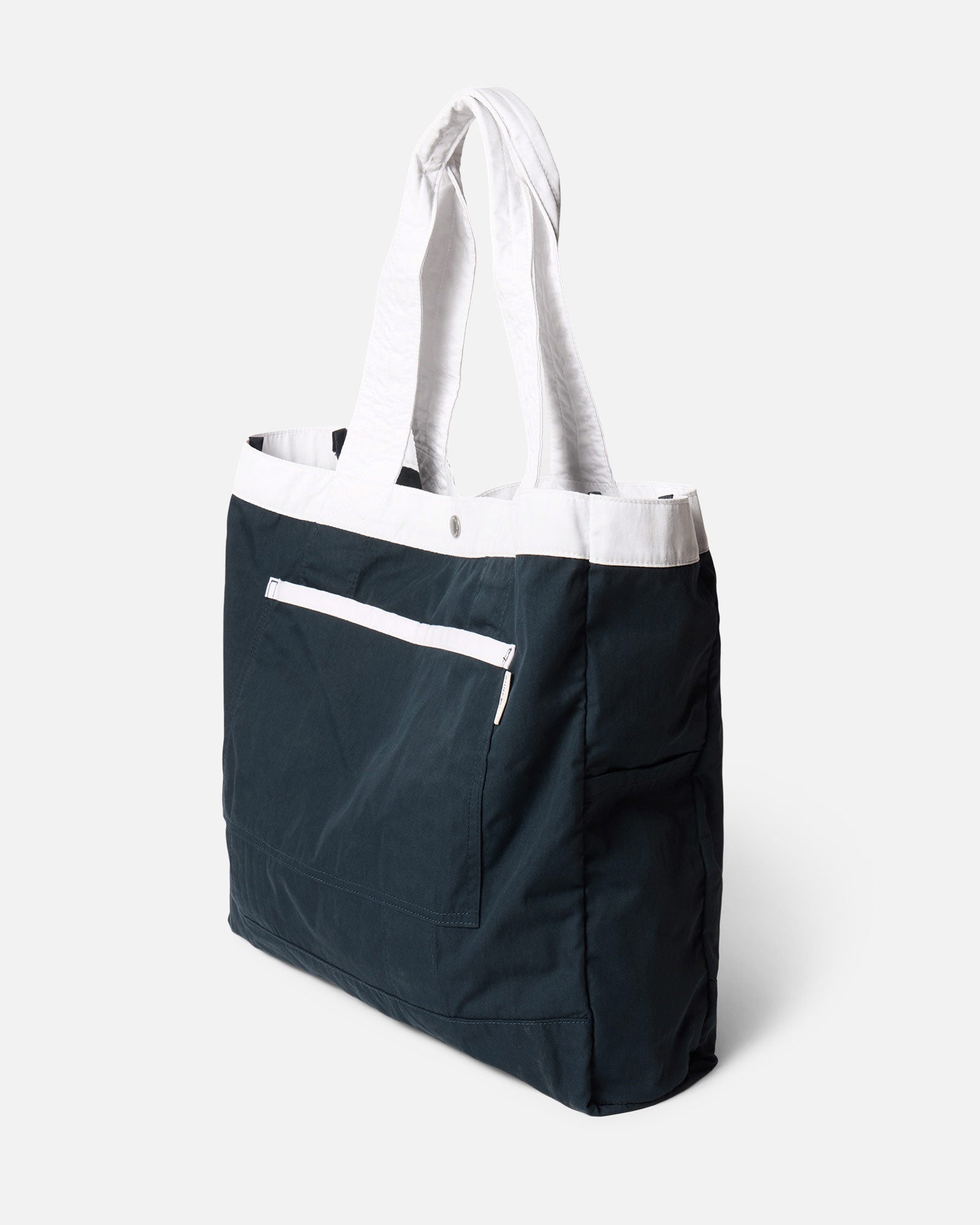 fit model showing off The Deck Tote in Navy Twill, Accessories by Taylor Stitch