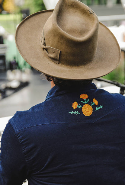 model shot holding hat