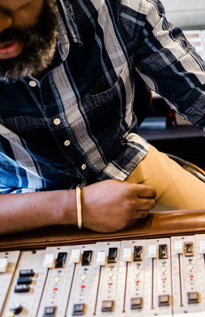 Close up of the California in Indigo Plaid.